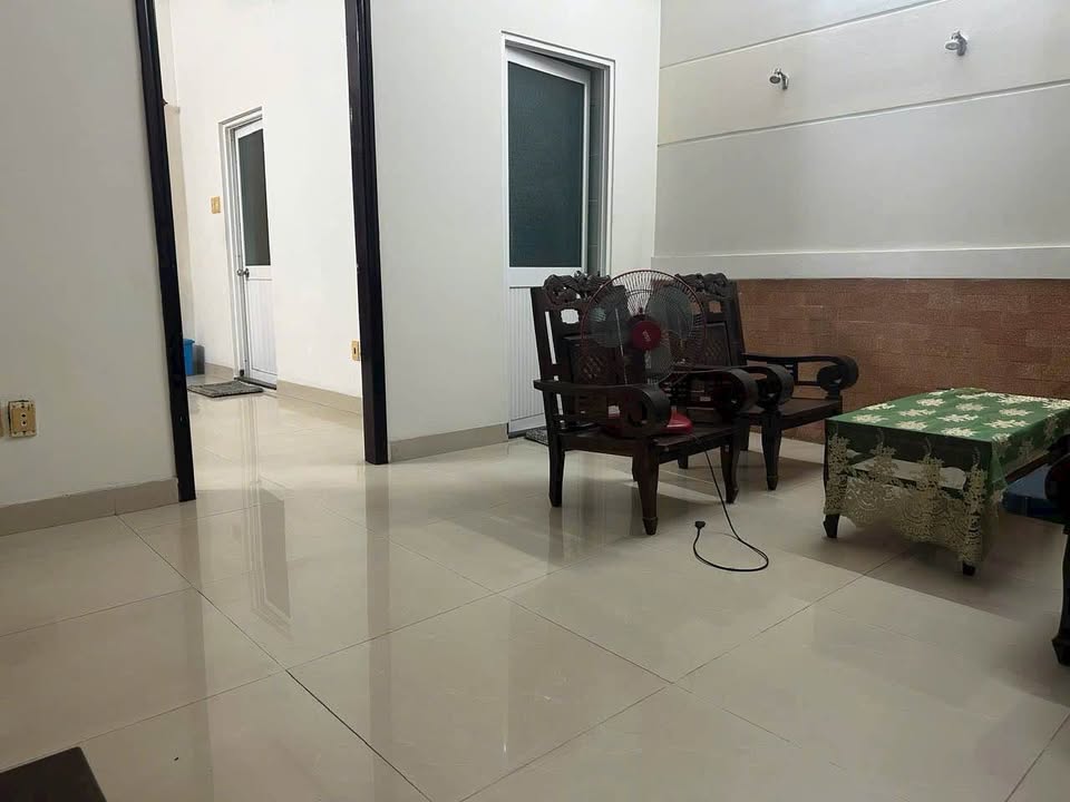 Cho thuê nhà 2PN đường xe tải, P. Phú Lợi, Thủ Dầu Một - 8 triệu/tháng