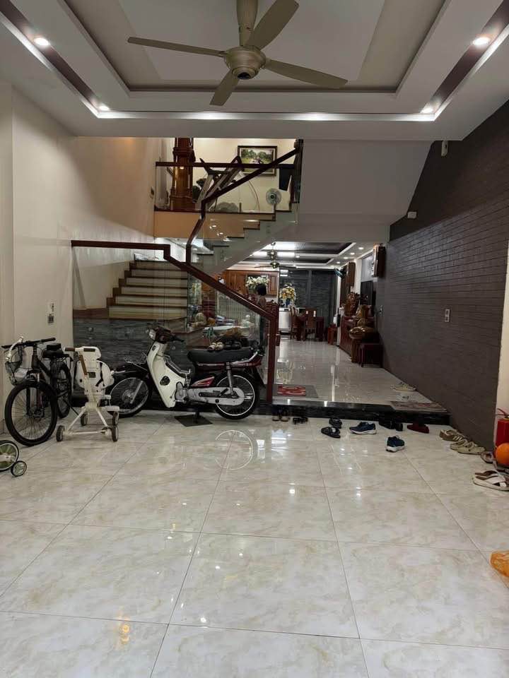 Nhà 3.5 Tầng Đẹp Đường Đô Đốc Lộc, Lào Cai - 100m² Giá 5 Tỷ