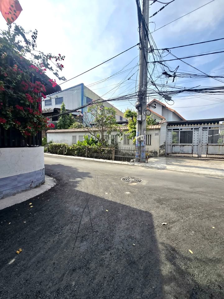 Nhà 52m² Hiệp Bình Phước - Đi Bộ Tới Chợ Đầu Mối Thủ Đức - Giá 4.2 Tỷ