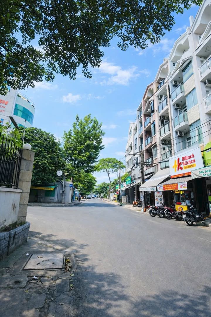 Nhà Mặt Tiền Bùi Văn Thêm, Phú Nhuận - Ngang 7.3m, 75m², 14 Tỷ TL