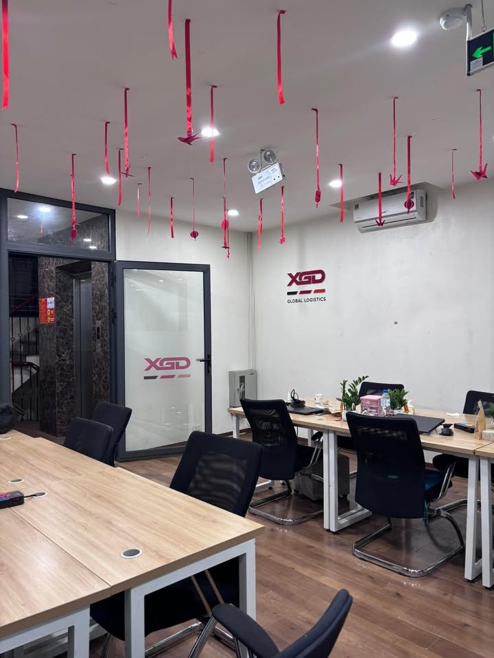 Văn Phòng 100m² Trần Vỹ, Cầu Giấy - Sẵn Điều Hòa, Giá 13.5 Triệu