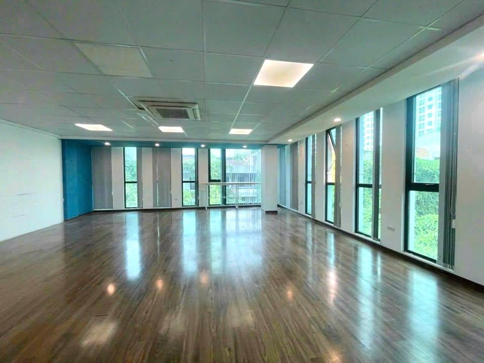 Văn Phòng Mặt Tiền Kính 70m² Nguyễn Phong Sắc, Cầu Giấy - Giá 14 Triệu/Tháng