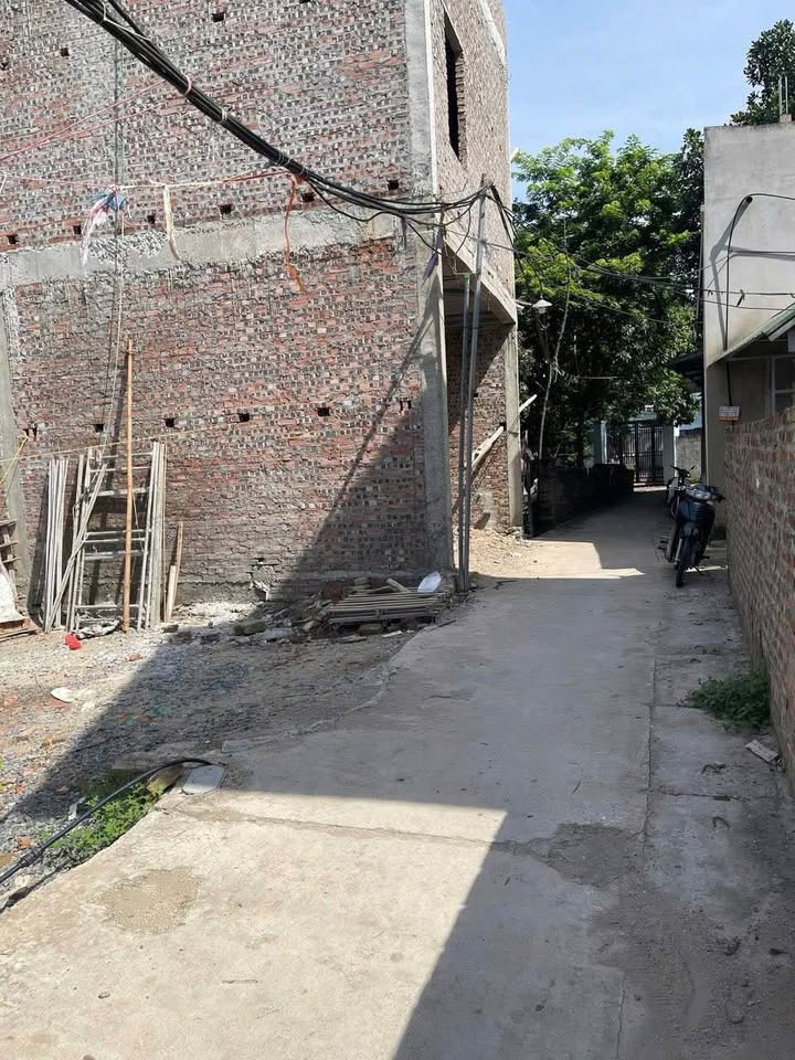 Đất nền 82.6m² Hưng Yên - Có sẵn nhà, đường thông, giá 3 tỷ