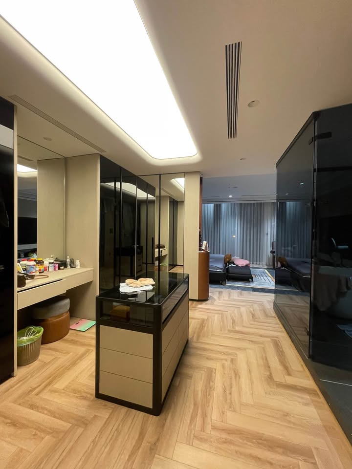 Nhà 71m² Long Biên - Ô tô tránh, Gara 2 xe, Sổ đỏ chính chủ