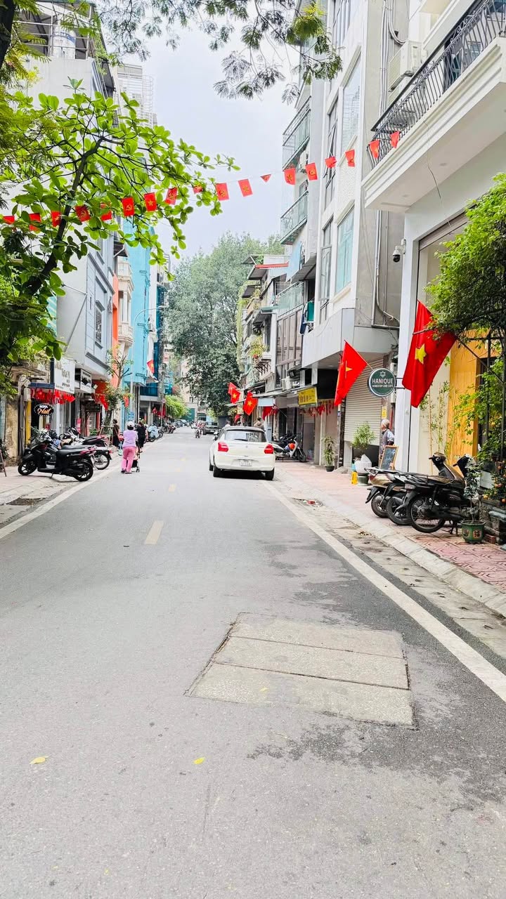 Nhà Mặt Phố Nguyễn Trung Trực - Ba Đình 14m² KD Sầm Uất - Giá 7 Tỷ