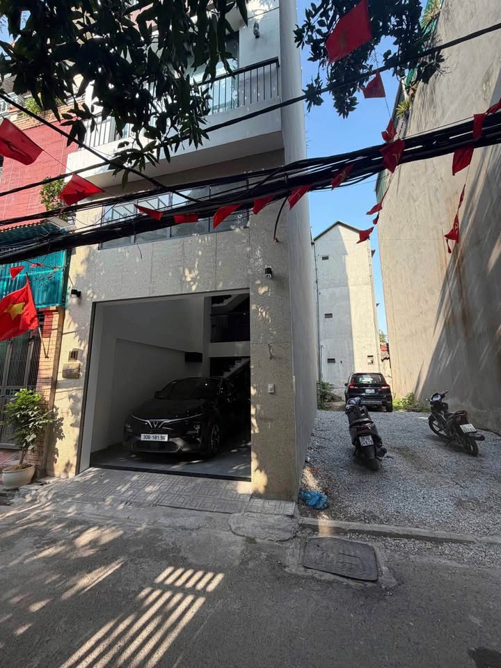 Nhà 7 Tầng Thang Máy, Gara Ô Tô Trung Tâm Việt Hưng - 60m² Giá 18.15 Tỷ