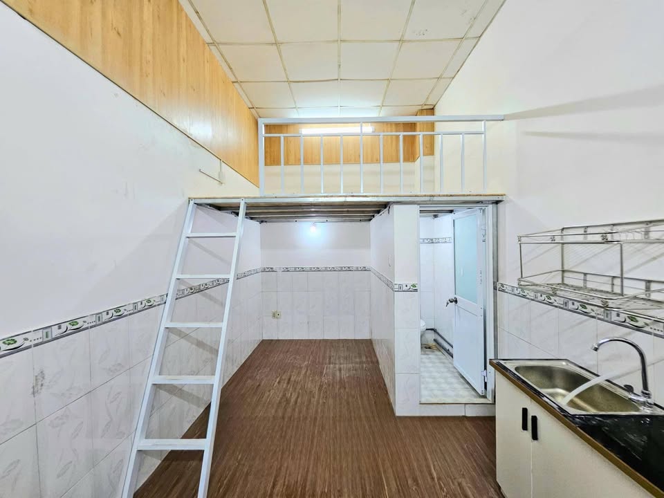 Phòng Trọ Tân Phú 20m² - Có Gác, Máy Lạnh - Giá 3.7 Triệu/Tháng