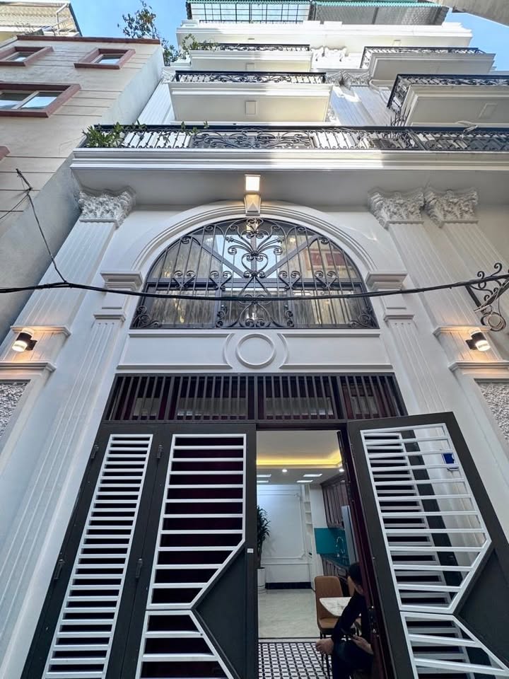 Nhà 44m² Thạch Bàn, Long Biên - 6 Tầng, Full Nội Thất, Ô tô Sát Nhà