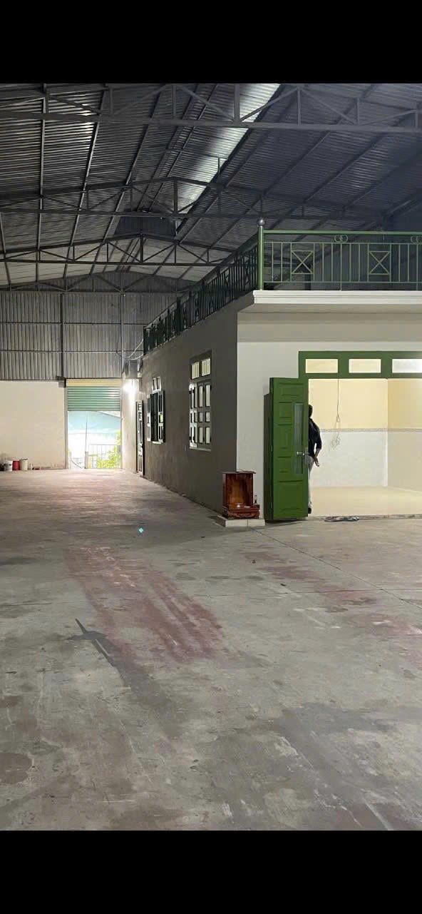 Nhà Xưởng Bàu Bàng Bình Dương 868.8m² - Container Thoải Mái, Sổ Hồng Riêng