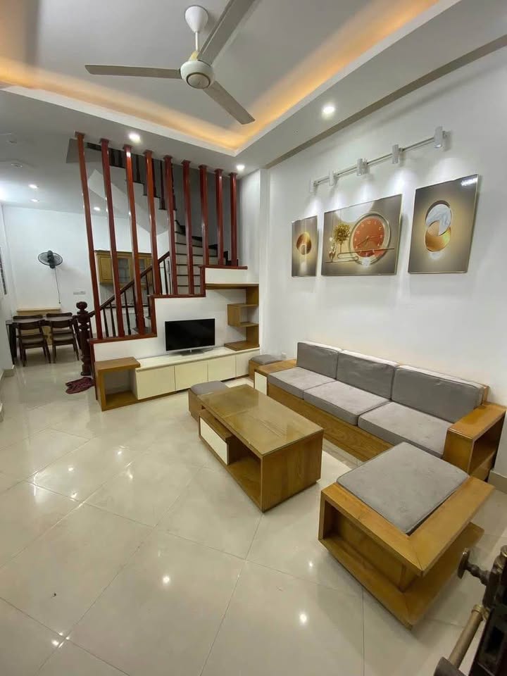 Cho thuê nhà nguyên căn Phố Xuân Đỗ, Long Biên - 35m² - 8.5 triệu