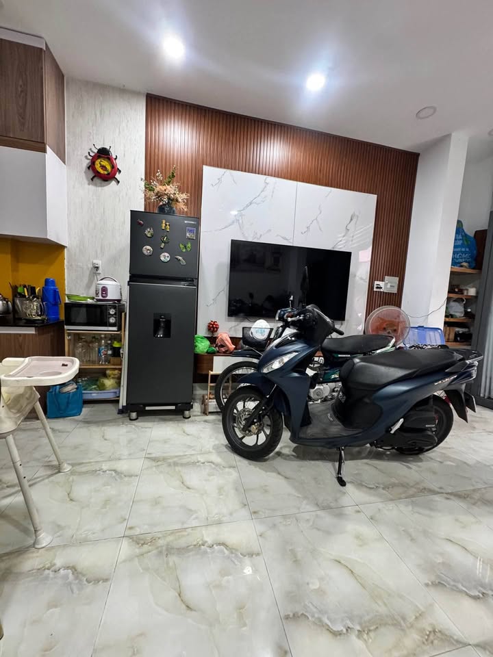 Nhà 4 Tầng Trệt BTCT, Huỳnh Văn Bánh, Phú Nhuận - Sổ Nở Hậu, 31m²