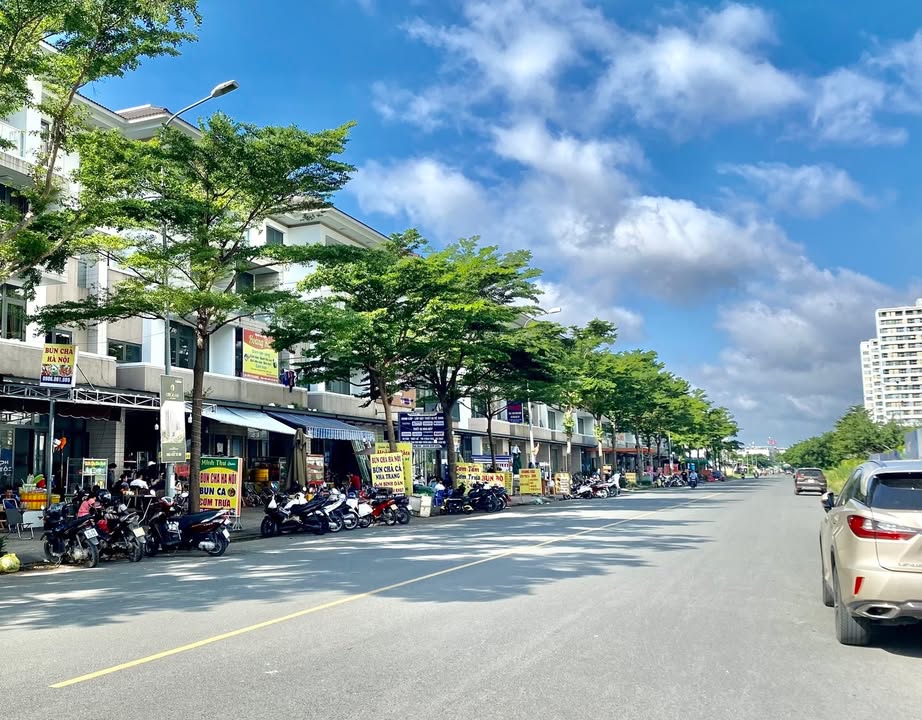 Mặt Tiền Lavila 200m² - Góc Kinh Doanh Đắc Địa 40 Triệu/Tháng