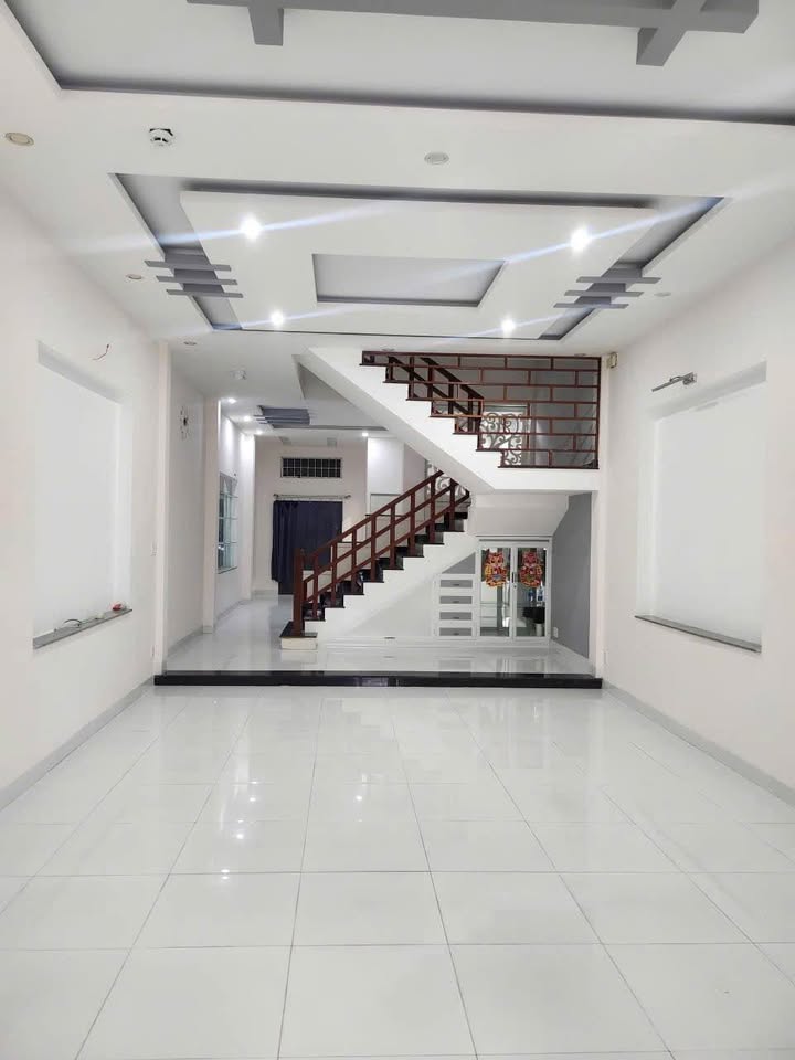 Cho thuê nhà mặt tiền Đoàn Khuê, Đà Nẵng - 3 tầng, 4PN - 22 triệu/tháng