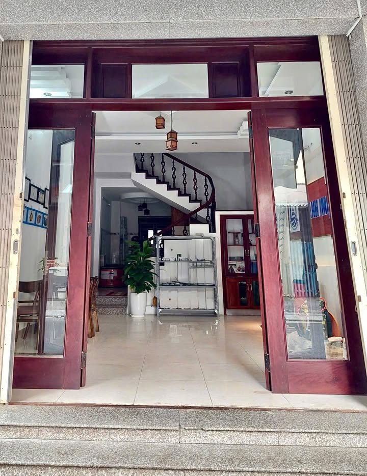 Nhà Mặt Tiền 3 Tầng Kinh Doanh Đường Lưu Quý Kỳ, Hải Châu - 180m² Giá 16 Triệu