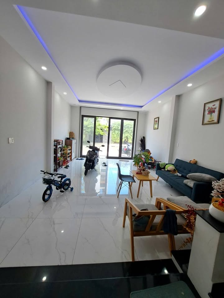 Cho Thuê Nhà 2 Tầng Mặt Tiền Đường Hói Kiểng, Đà Nẵng - 100m², 3PN, Full Nội Thất