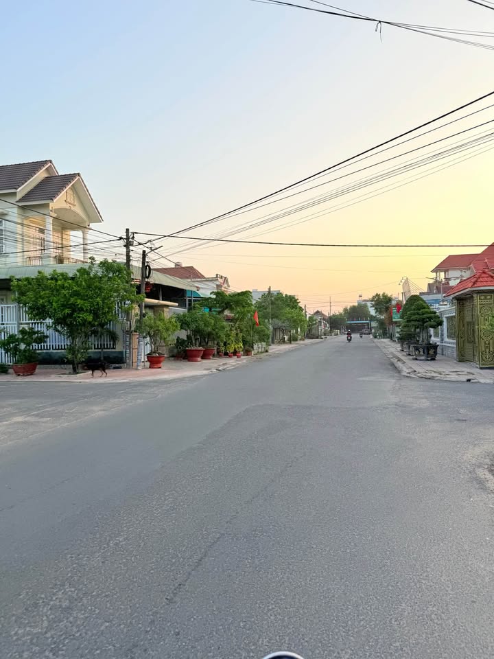 Nhà Mái Thái Mặt Tiền Đường F, Trảng Bom - Kinh Doanh Đắc Lợi 385m²