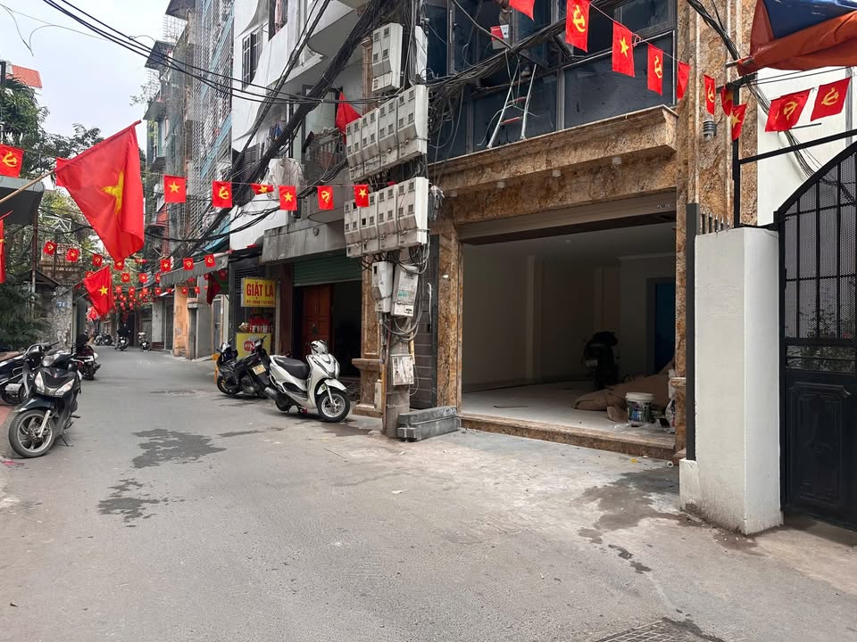 Nhà Phố Cầu Giấy 48m² - 7 Tầng Thang Máy - Kinh Doanh Sầm Uất - 22.5 Tỷ