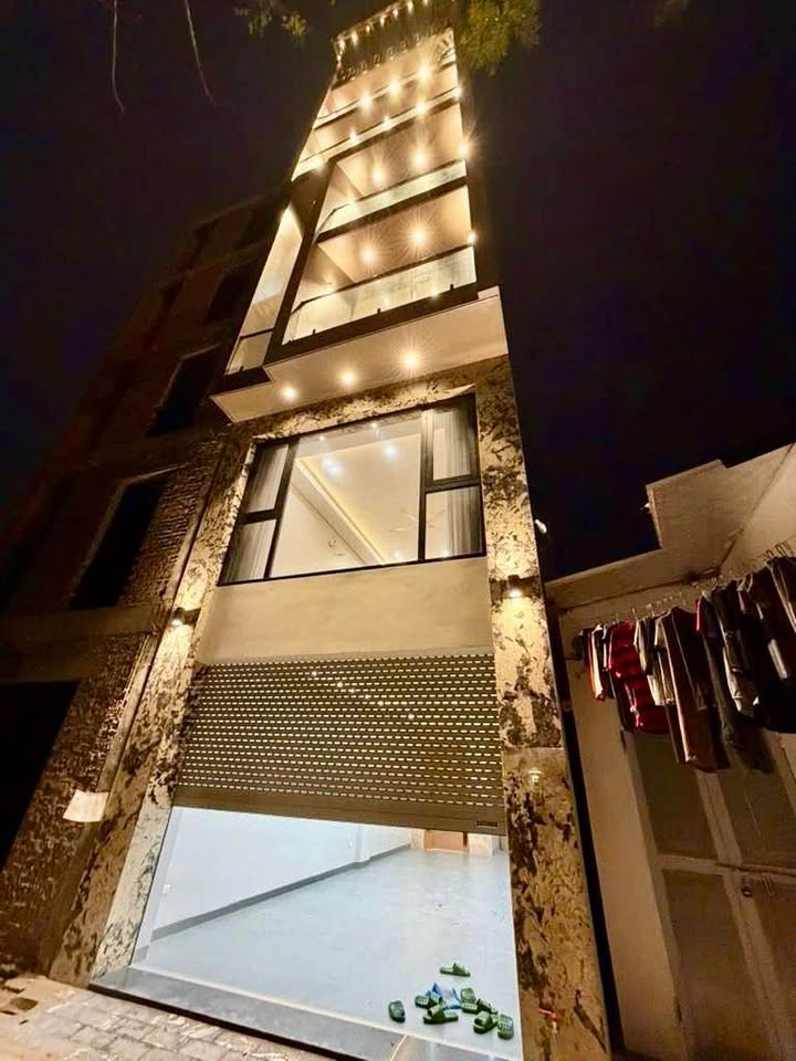 Bán Nhà Phố Việt Hưng Long Biên 51m² 7 Tầng Thang Máy - Sẵn Sàng Về Ở!