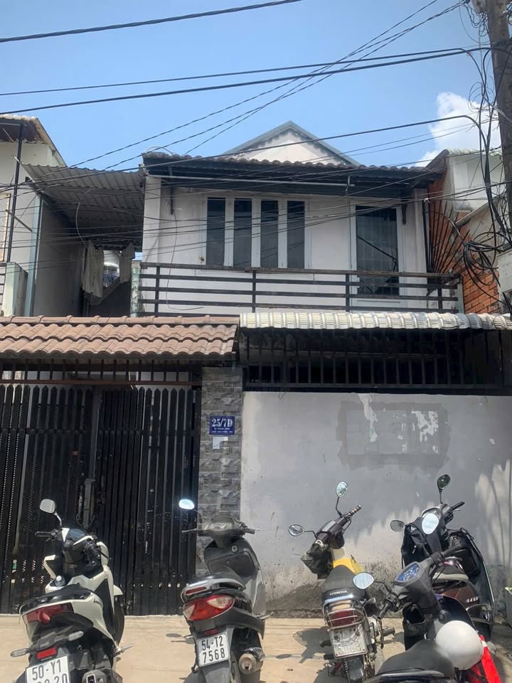 Bán Nhà SHR Hóc Môn 72m² Giá 2.5 Tỷ - Sẵn Sổ Hồng, 1 Lầu