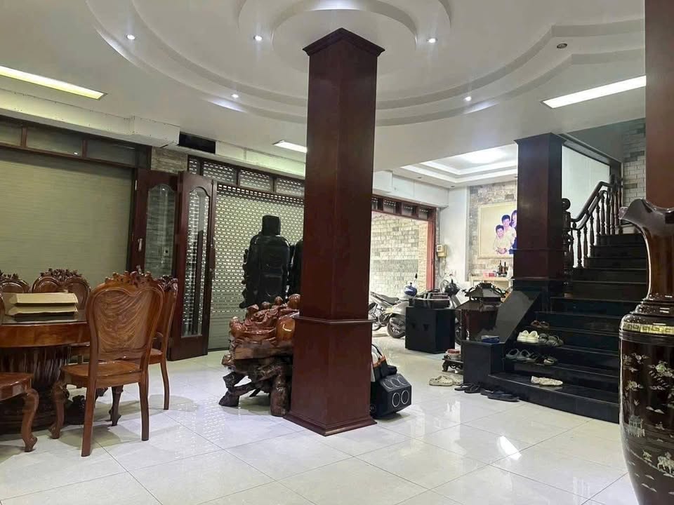 Biệt Thự Mini Q12 Ngang 10m, 5PN, Hầm 4 Tầng - Sẵn Sàng Dọn Vào Ở Ngay!