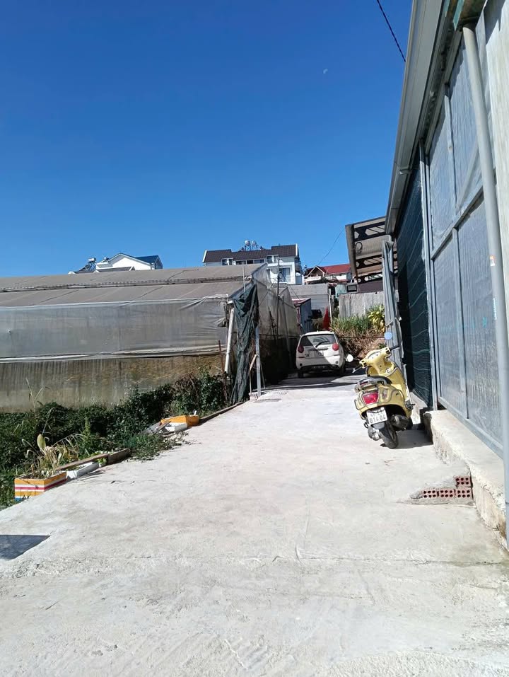 Nhà Xô Viết Nghệ Tĩnh, Đà Lạt - 68m² Sổ Hồng, Sân Ô Tô, 3PN Giá 2.45 Tỷ