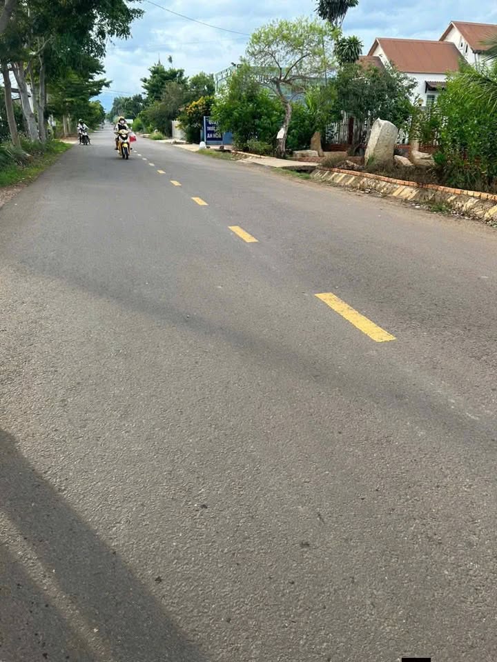 Bán Gấp Đất Mặt Tiền 1000m² Có Nhà Thái Kiên Cố - Đức Trọng, Lâm Đồng