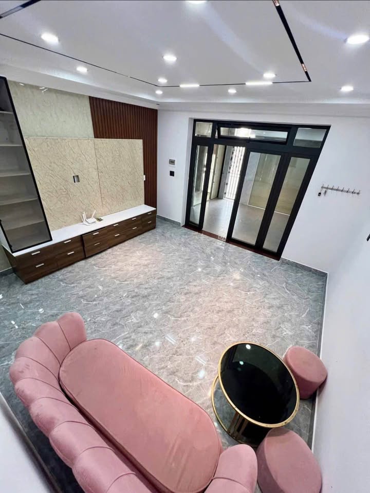 Cho thuê nhà mặt tiền đường lớn, Đà Lạt - 6PN, view đẹp, kinh doanh đa ngành