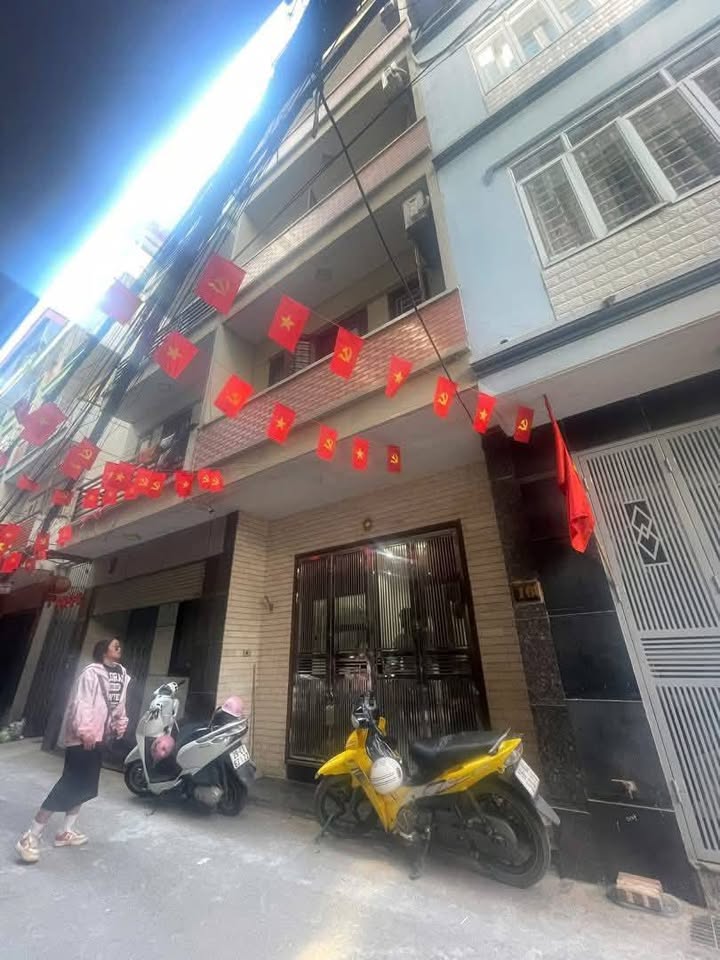 Cho thuê nhà 5 tầng mặt phố Ngọc Thụy, Bắc Ninh - 3PN, 33m²