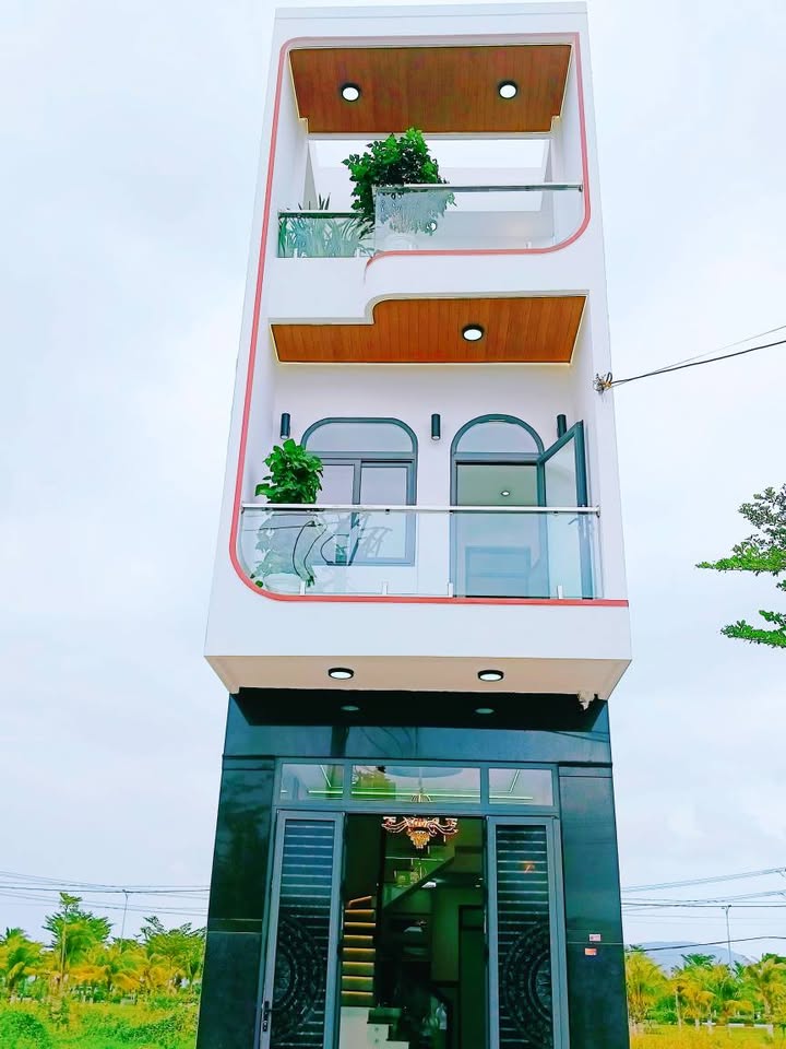 Nhà Mặt Tiền Hà Thanh 2, Quy Nhơn - 44.2m² x 3 Mê - Giá 3.85 Tỷ