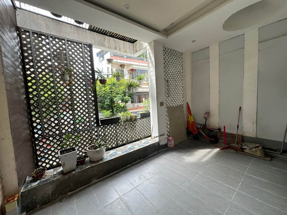 Nhà Mặt Tiền Nguyễn Hoàng, Đà Nẵng - 110m², 4 Tầng Kinh Doanh Sầm Uất