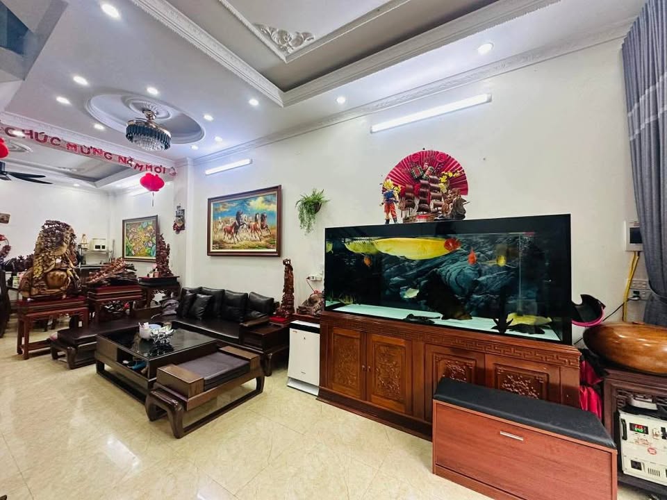 Nhà 3 Tầng Mặt Tiền Điện Biên, Nam Định - 56m² Giá 2.28 Tỷ