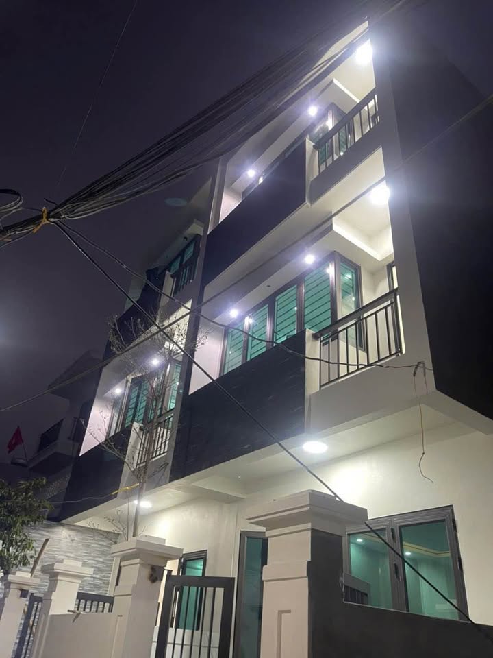Nhà 3 Tầng Mới Xây - Lô Góc Thoáng Khí Ngõ Phù Long, Nam Định 54.5m² Giá 2.7 Tỷ