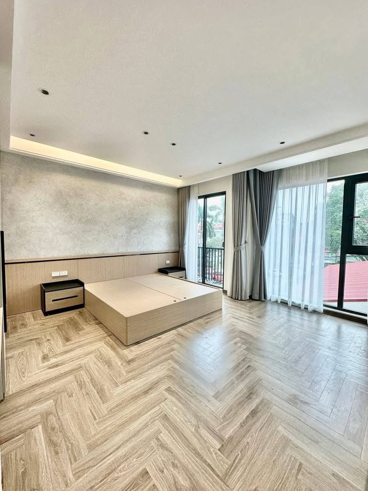 Nhà phố Nguyễn Lam, Long Biên 42m² 6 tầng - Full Nội thất, Sẵn Sàng Ở Ngay!