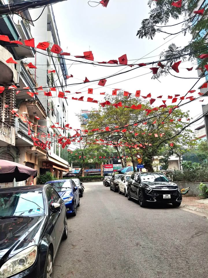 Bán Đất Vàng Nguyễn Văn Cừ, Long Biên 300m² - Sổ Hồng Riêng, Giá 57.5 Tỷ