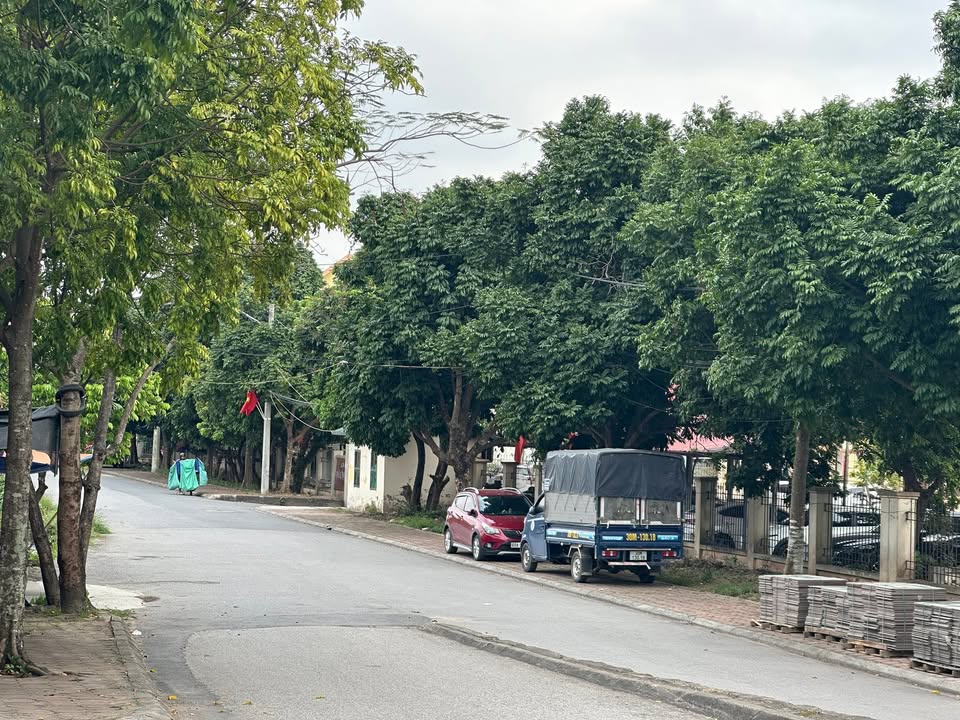 Bán Nhà 5 Tầng Đông Dư 33m² - Ô Tô Đỗ Cổng - Giá Nhỉnh 5 Tỷ