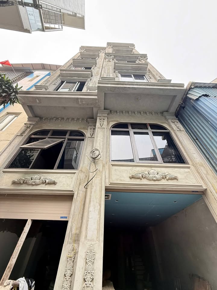 Nhà Phố Thạch Bàn 35m² 6 Tầng Thang Máy - Ngay Ngã Tư Kinh Doanh