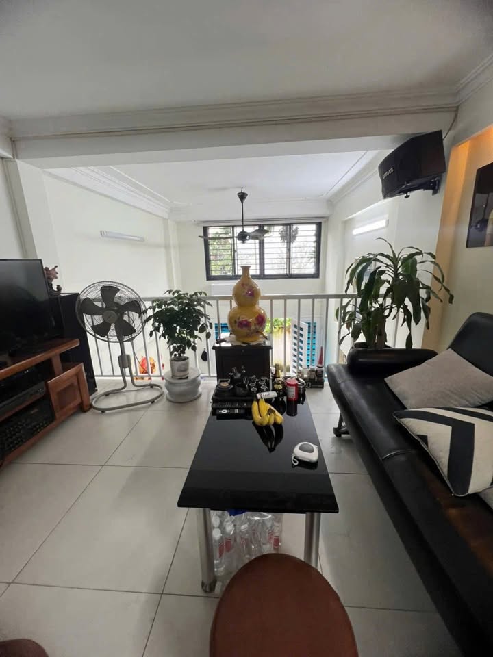 Nhà Ngọc Thụy 35m² - 8 Tỷ, Ngõ Sạch Sẽ, Sẵn Sàng Ở Ngay