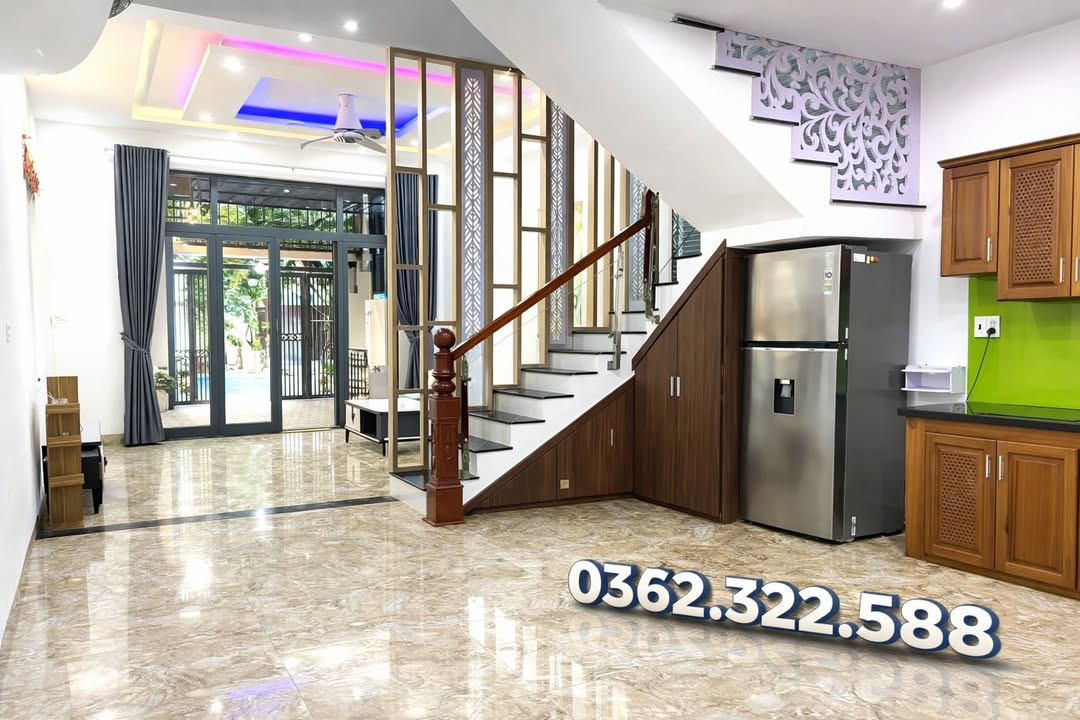 Nhà 2 Tầng Hòa Xuân 100m² - Đường 7.5m Vỉa Hè Rộng - Giá 7.6 Tỷ