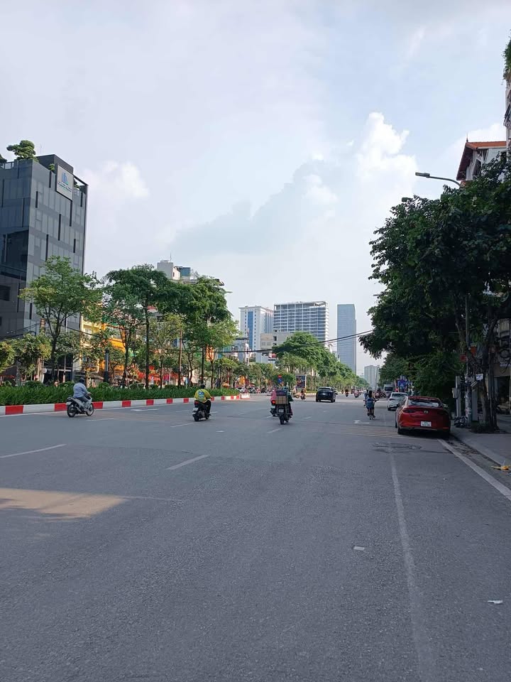 Cho thuê nhà 1 tầng 30m² mặt phố Văn Cao, Ba Đình - Ô tô, 6tr/tháng