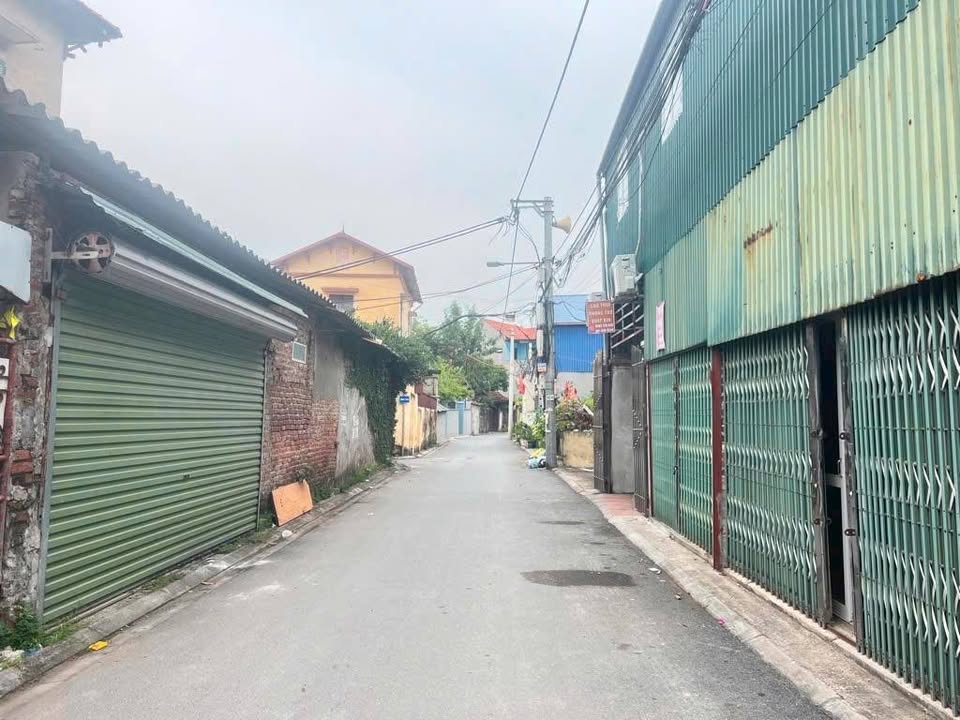 Đất Lô Góc Giáp Bát, Hoàng Mai 41.7m² - Ô Tô Vào Nhà, Sẵn Sổ Đỏ