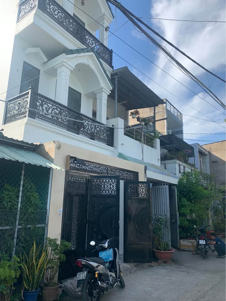 Nhà 3 tầng Hóc Môn 68m² - 4.35 Tỷ, Sổ Hoàn Công, Hẻm Xe Hơi