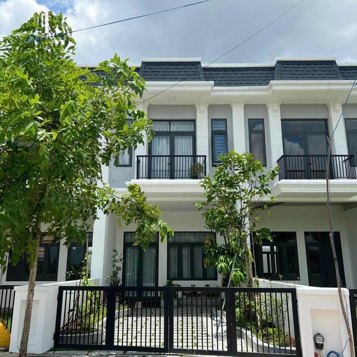 Nhà Phố Nguyễn Hữu Trí Bình Chánh 80m² Sổ Hồng Riêng, Tặng Nội Thất Cao Cấp