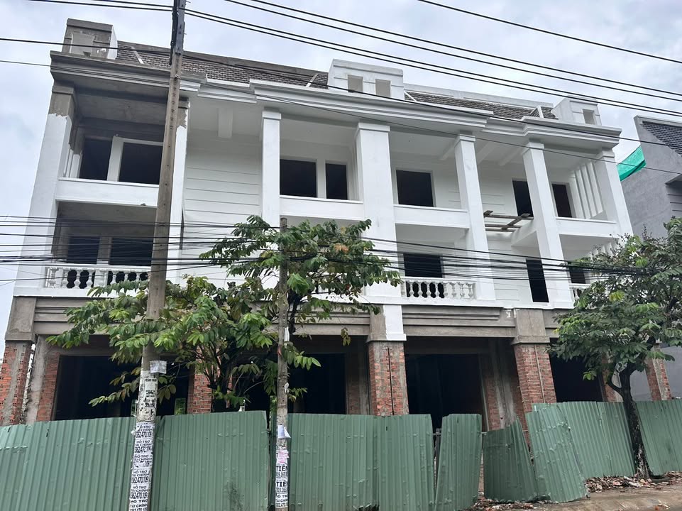 Đất Dĩ An 100m² - Đối diện Cổng Sau Bouchen, Sổ Hồng Riêng Chỉ 1.8 Tỷ