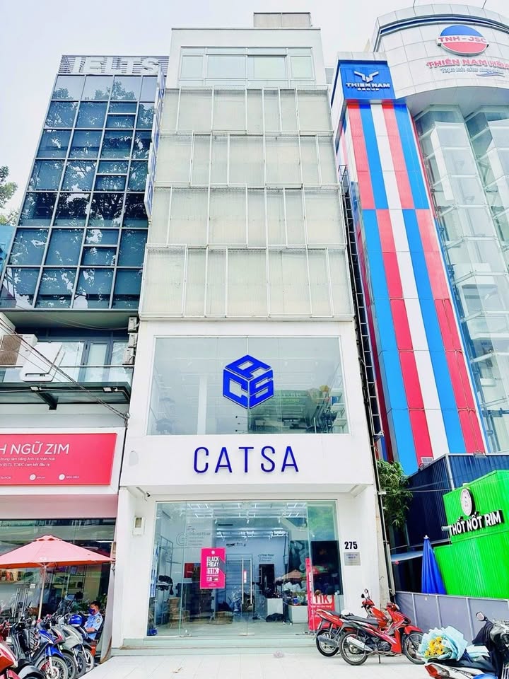 Cho thuê Mặt bằng 6 tầng CMT8, Q10 - 140 triệu/tháng - Vỉa hè rộng thoáng