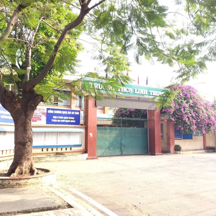 Nhà 90m² Phường Linh Trung, Thủ Đức - Giá 5 Tỷ, Gần ĐH Ngân Hàng, Metro