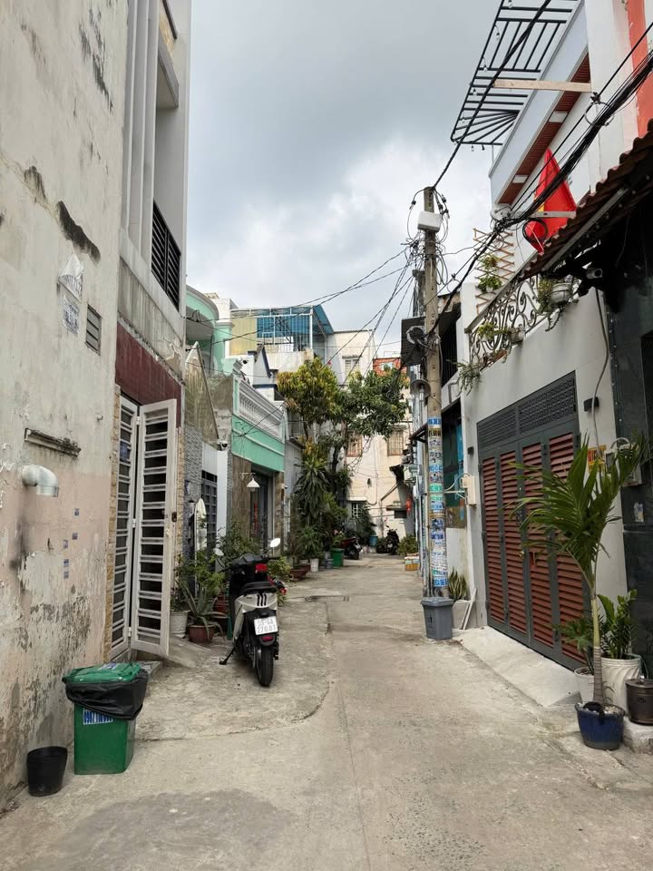 Nhà Mới 3 Lầu, 2PN Đường Trần Thị Năm, Q12 - Giá 7.5 Triệu/Tháng