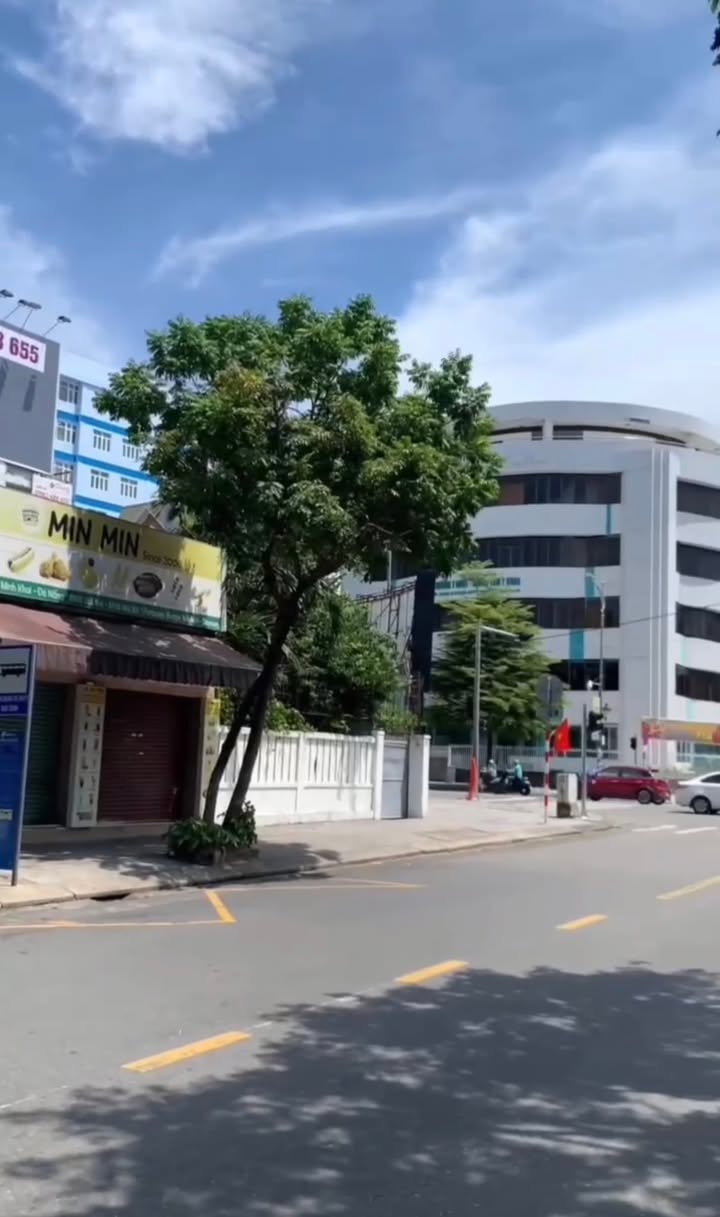 Cho thuê tòa nhà mặt tiền Nguyễn Thị Minh Khai, Đà Nẵng - 1200m² kinh doanh đắc lợi