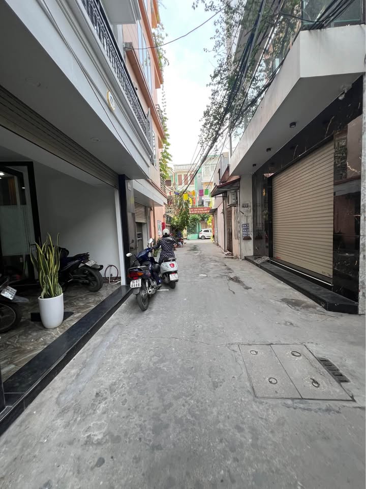 Nhà 4 Tầng Mặt Ngõ Hoàng Minh Thảo 52m² - Kinh Doanh Đắc Lộc
