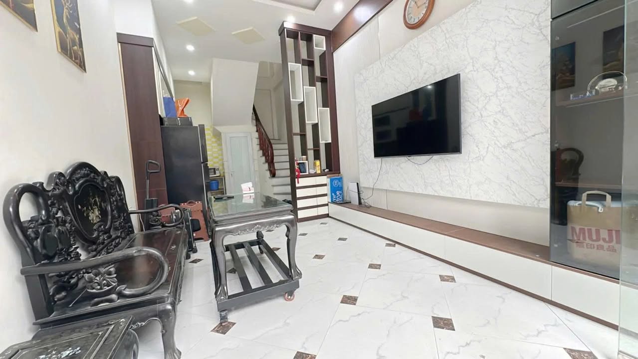 Nhà Ngô Quyền Hà Đông 30m² - Kinh Doanh Sầm Uất, Ô Tô Tránh - 9.8 Tỷ