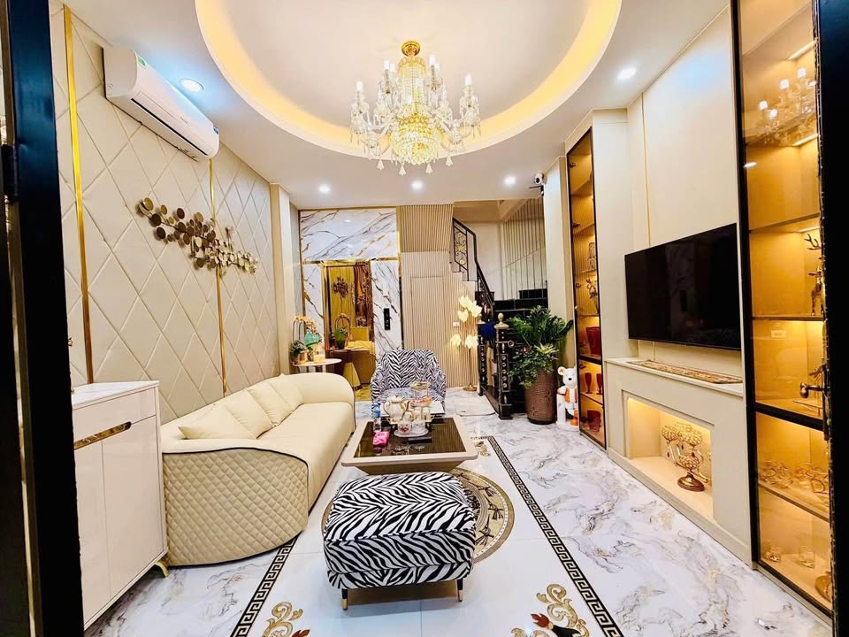 Bán Gấp Căn Hộ Hoàng Mai 35m² 5 Tầng Thang Máy - Giá Tốt Dưới 10 Tỷ